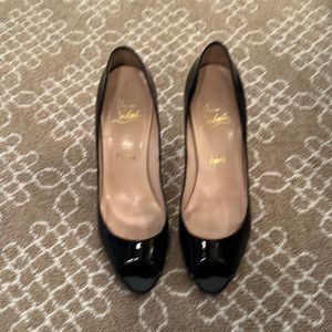 Christian Louboutin black patent peep toe heel size 42 (10.5)